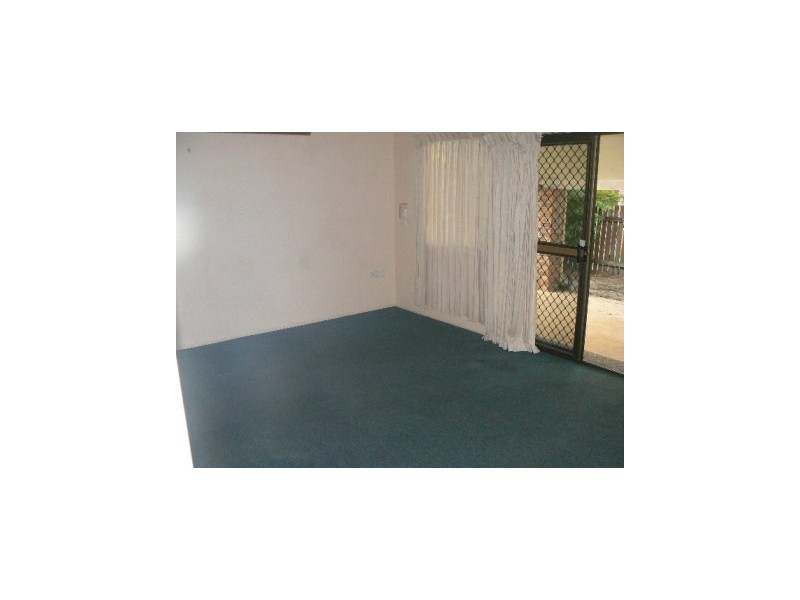 2/38 William, Urangan QLD 4655