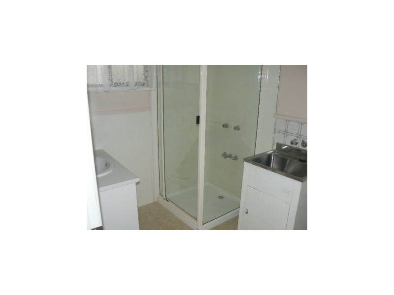 2/38 William, Urangan QLD 4655