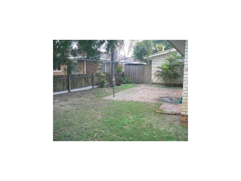 2/38 William, Urangan QLD 4655