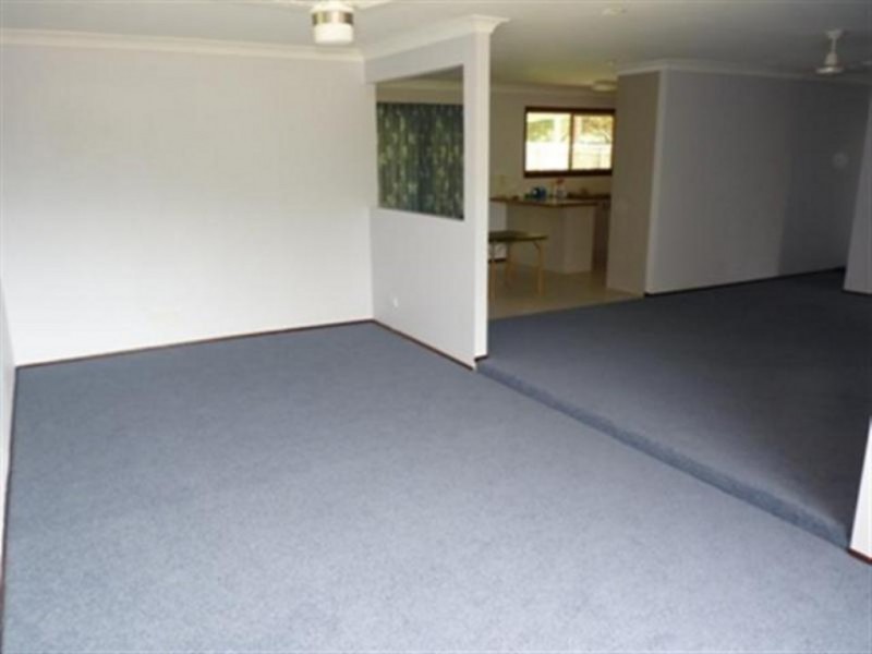 18 Goroka, Kawungan QLD 4655