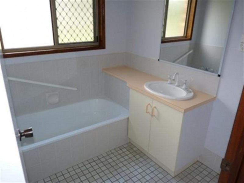 18 Goroka, Kawungan QLD 4655