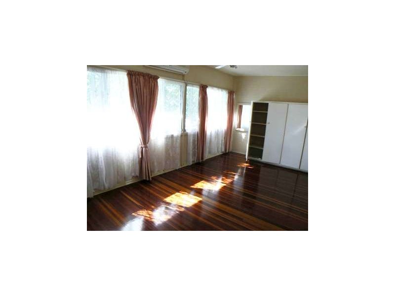 5 McKean Rd, Scarness QLD 4655