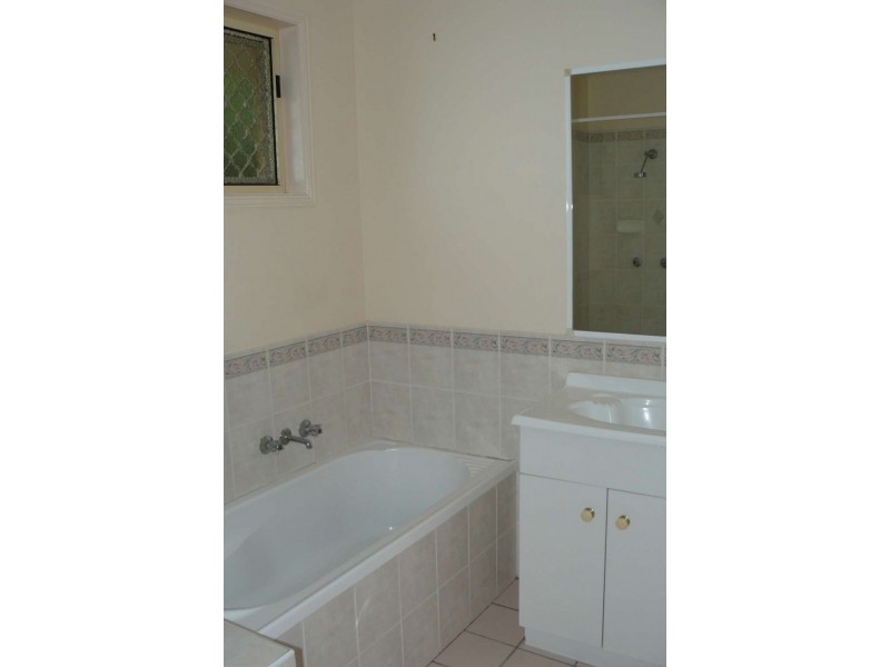 3 Satinay, Urangan QLD 4655