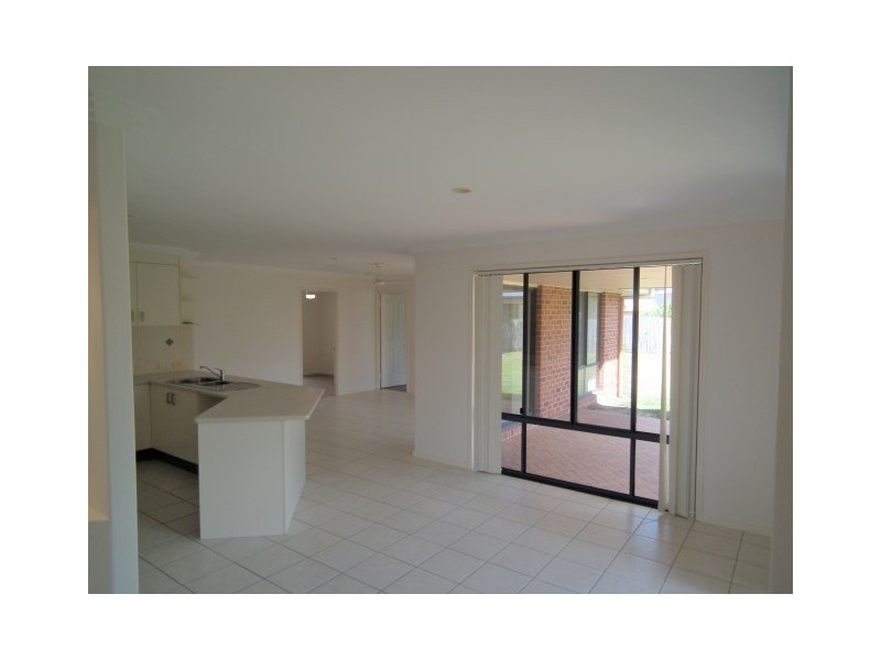 4 Cambridge Way, Urraween QLD 4655