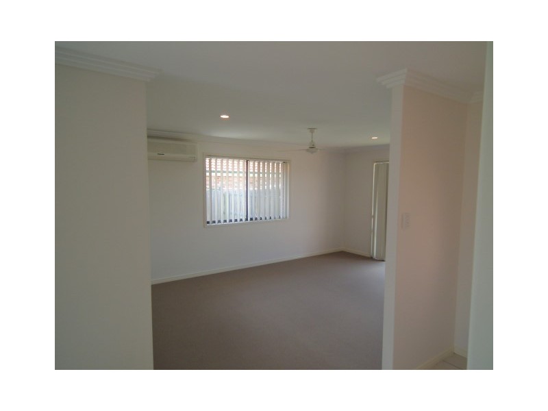 4 Cambridge Way, Urraween QLD 4655