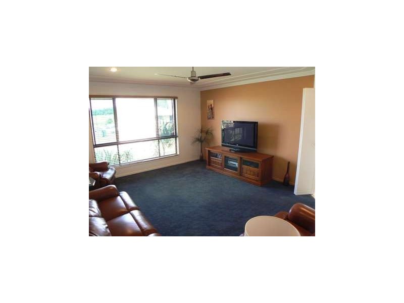 1 Noah Crt, Dundowran QLD 4655
