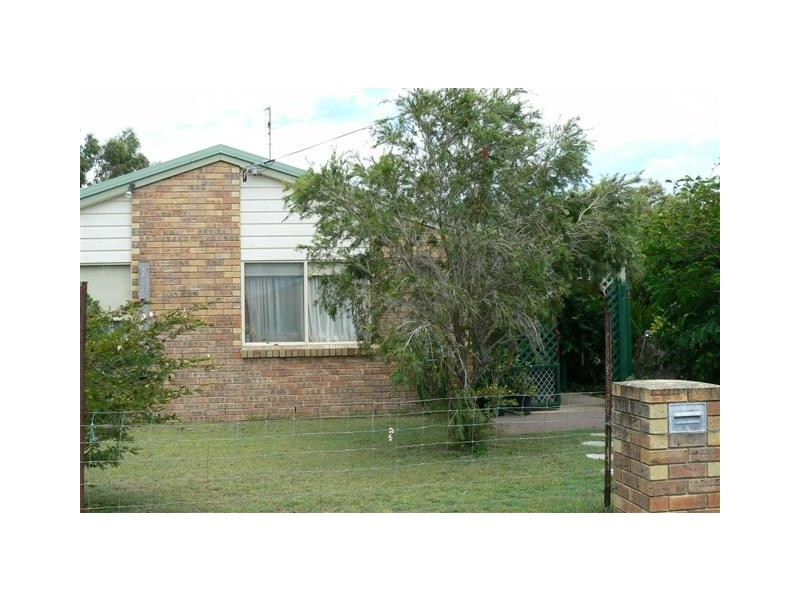 83 Hansen, Urangan QLD 4655