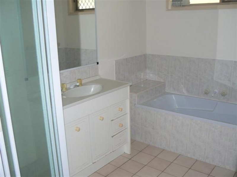 17 Dean Court, Urraween QLD 4655