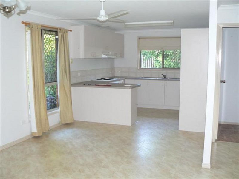 17 Dean Court, Urraween QLD 4655
