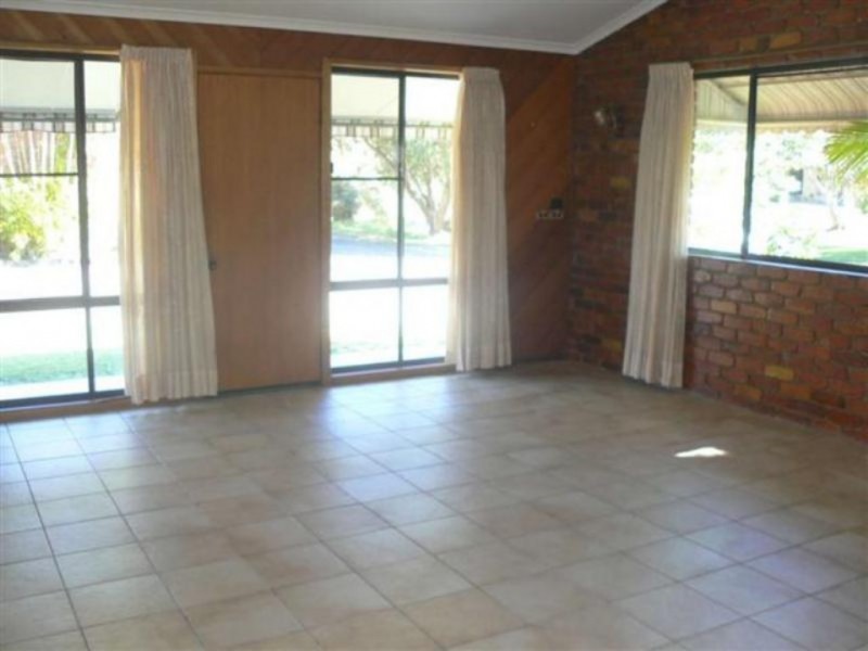 10/12 Denmans Camp Road, Torquay QLD 4655