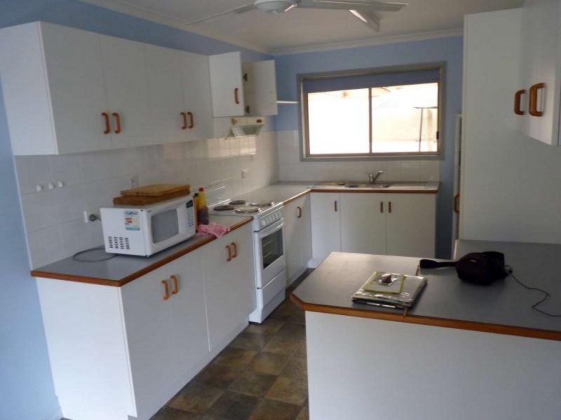 2/202 Dayman Street, Urangan QLD 4655