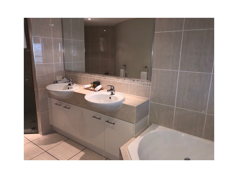 14/558 Charlton Esplanade, Urangan QLD 4655