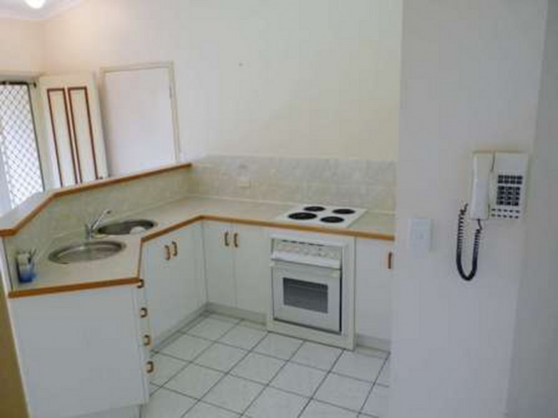 8/137 Freshwater St, Torquay QLD 4655