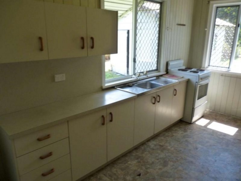 94 Freshwater Street, Torquay QLD 4655