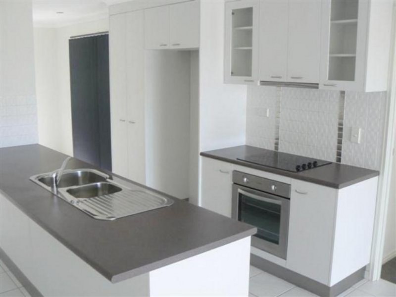 11 Lockerbie, Kawungan QLD 4655