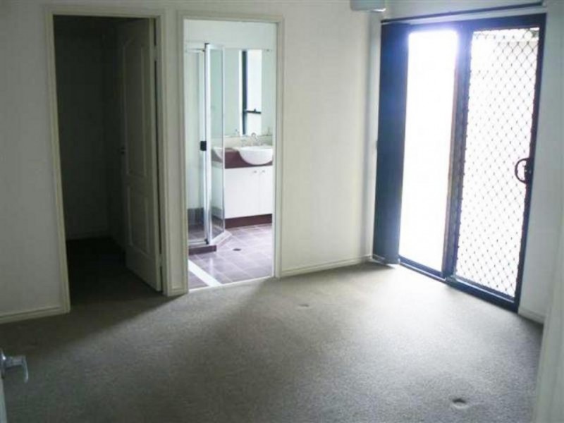 11 Lockerbie, Kawungan QLD 4655