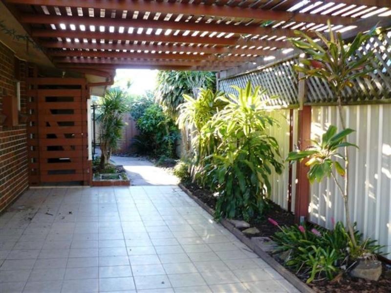 4 Mitta Way, Urangan QLD 4655