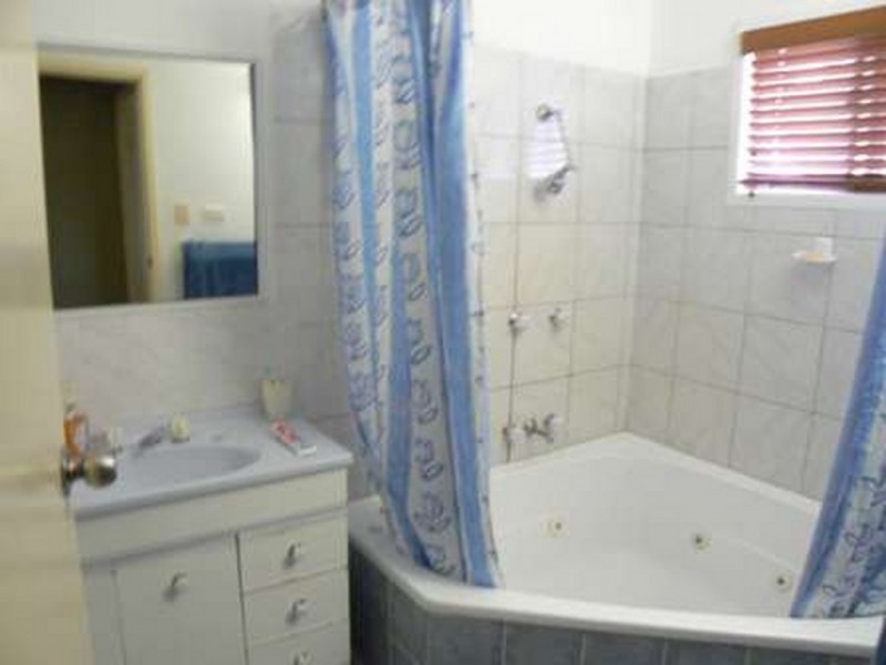 62 Drummond St, Urangan QLD 4655