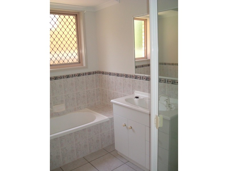 22 Earls Court, Point Vernon QLD 4655