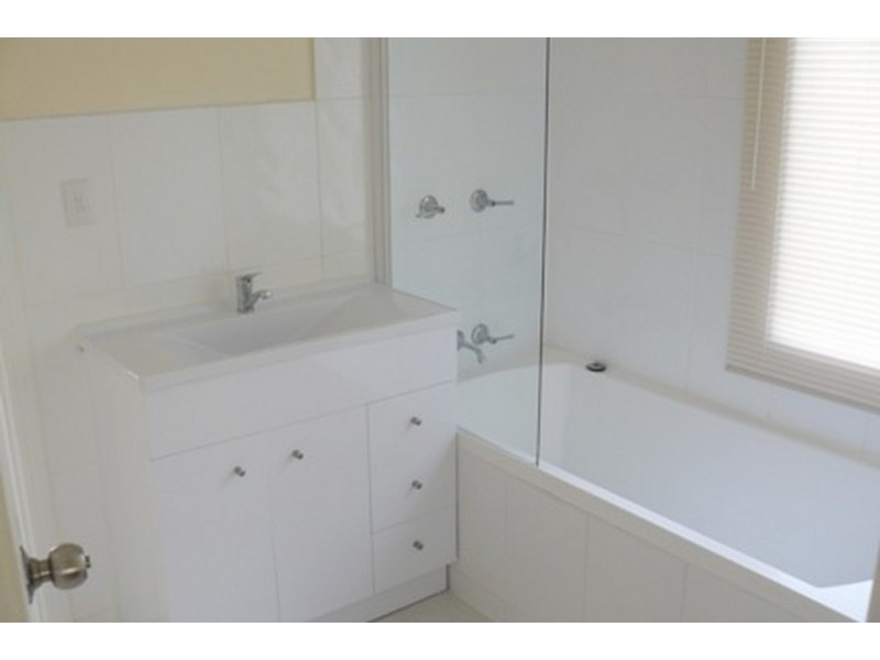 65 Corfield St, Point Vernon QLD 4655