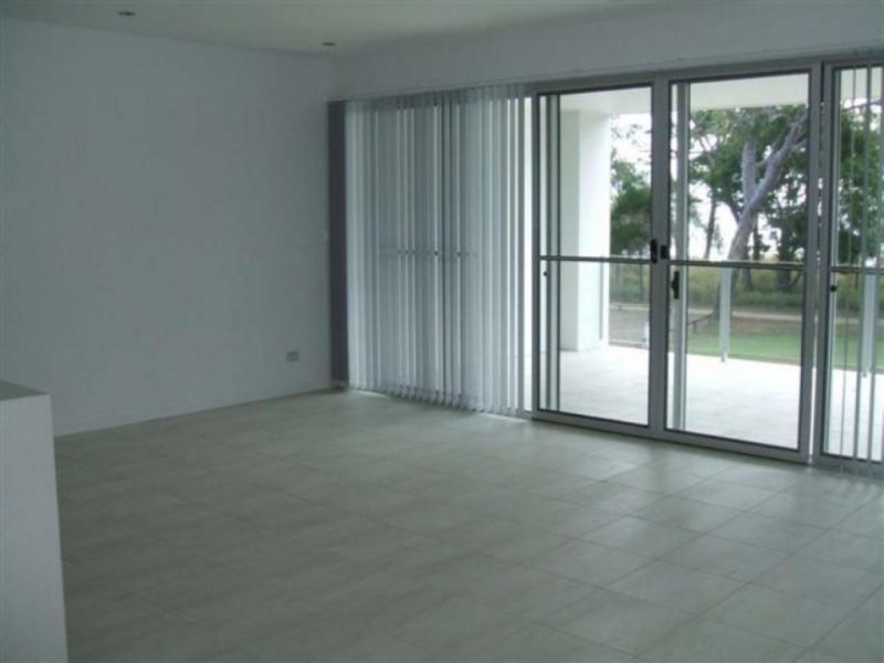 2/515 Esplanade, Urangan QLD 4655