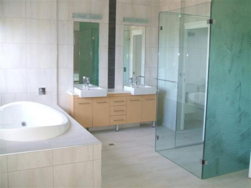 2/515 Esplanade, Urangan QLD 4655