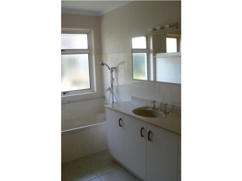 7 Macbel Court, Torquay QLD 4655