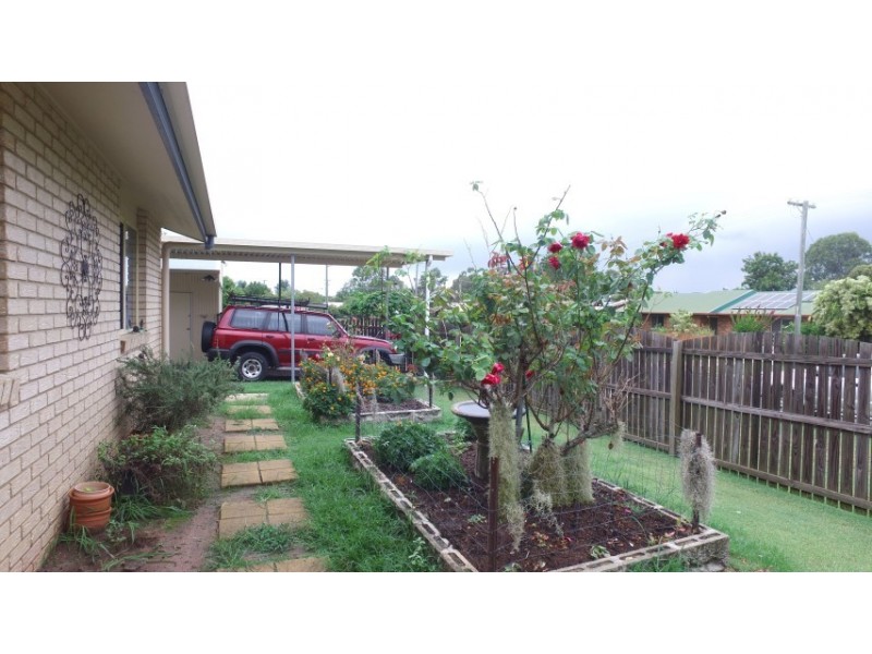 2 Harselaar Drive, Point Vernon QLD 4655