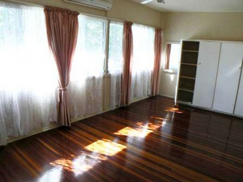 1/5 McKean, Scarness QLD 4655