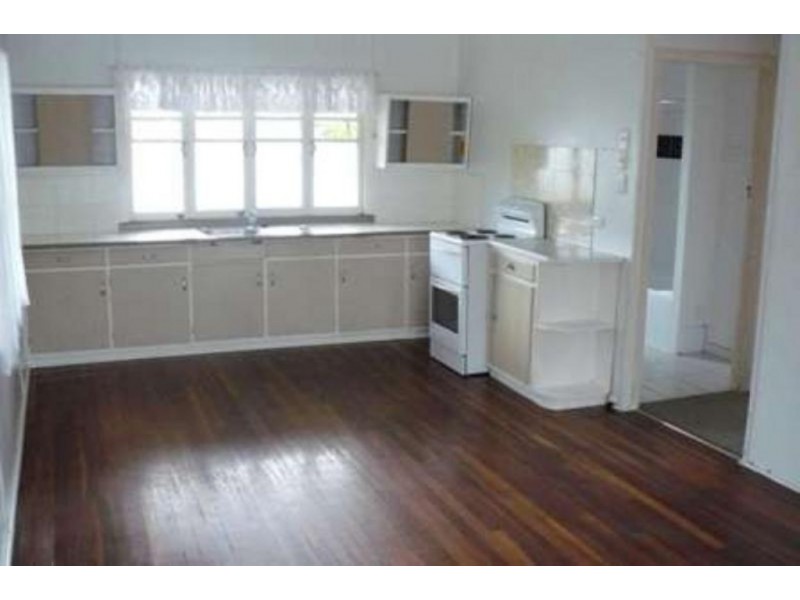 6 Ocean St, Torquay QLD 4655