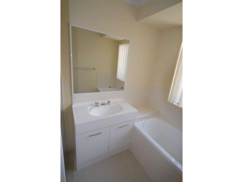 4 Genoa Court, Point Vernon QLD 4655