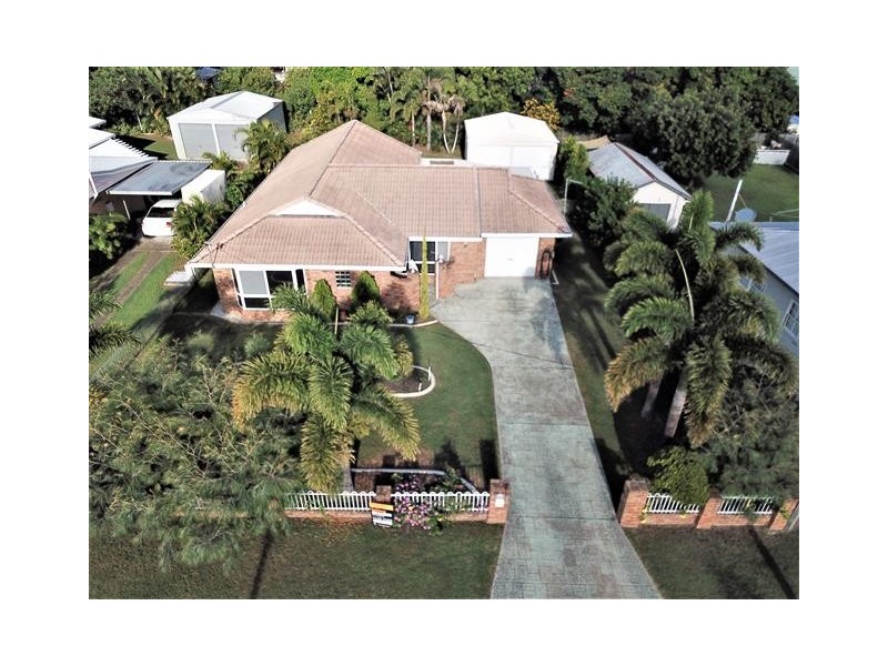 8 Smith Street, Urangan QLD 4655
