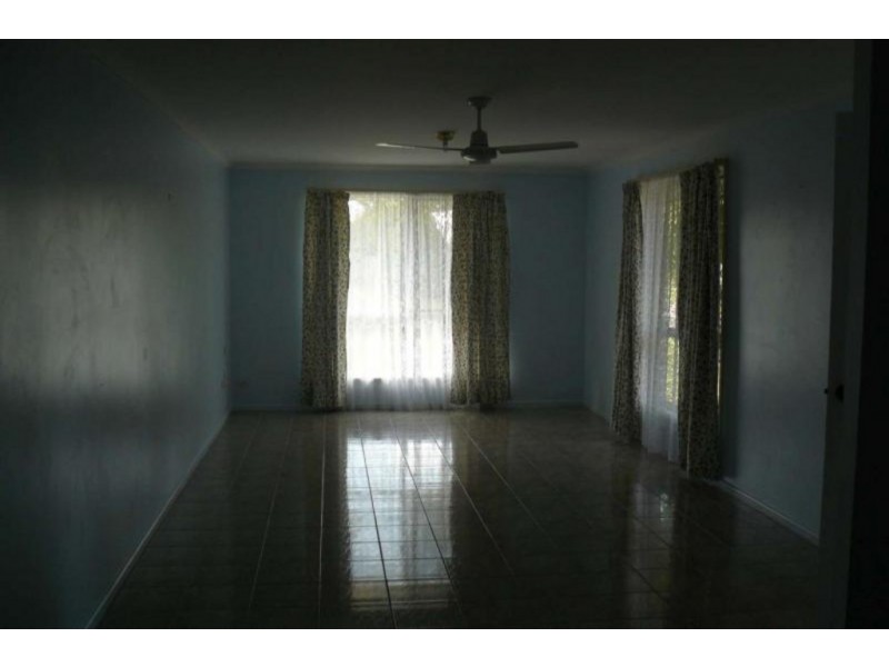 8 St Andrews Dr, Pialba QLD 4655