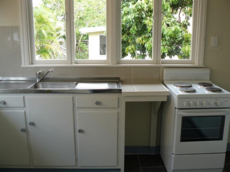 1/491 Esplanade, Torquay QLD 4655