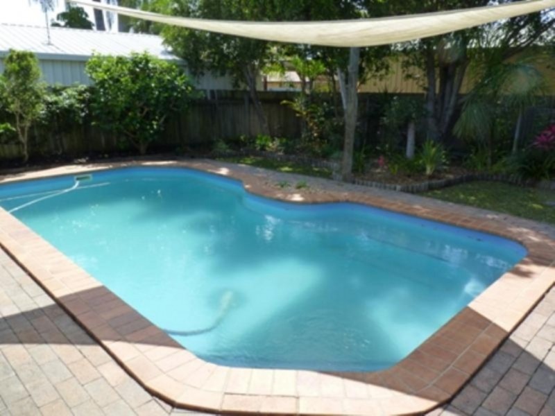 40 Limpus St, Urangan QLD 4655