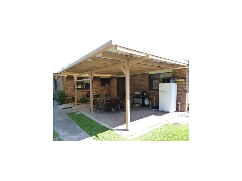 40 Limpus St, Urangan QLD 4655