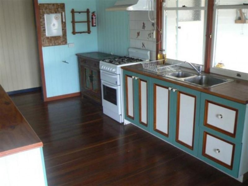 99 Long Street, Point Vernon QLD 4655