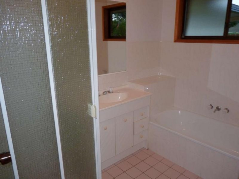 17 Harselaar, Point Vernon QLD 4655