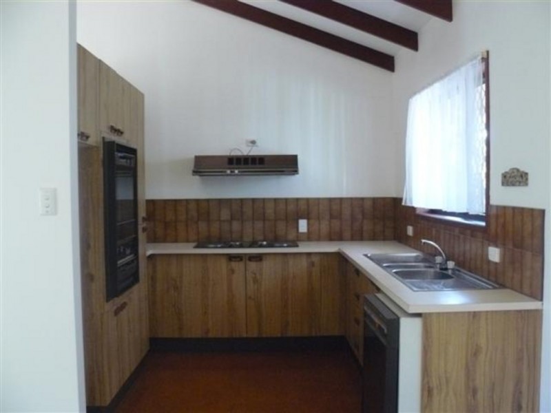 28 Paul Dr, Point Vernon QLD 4655