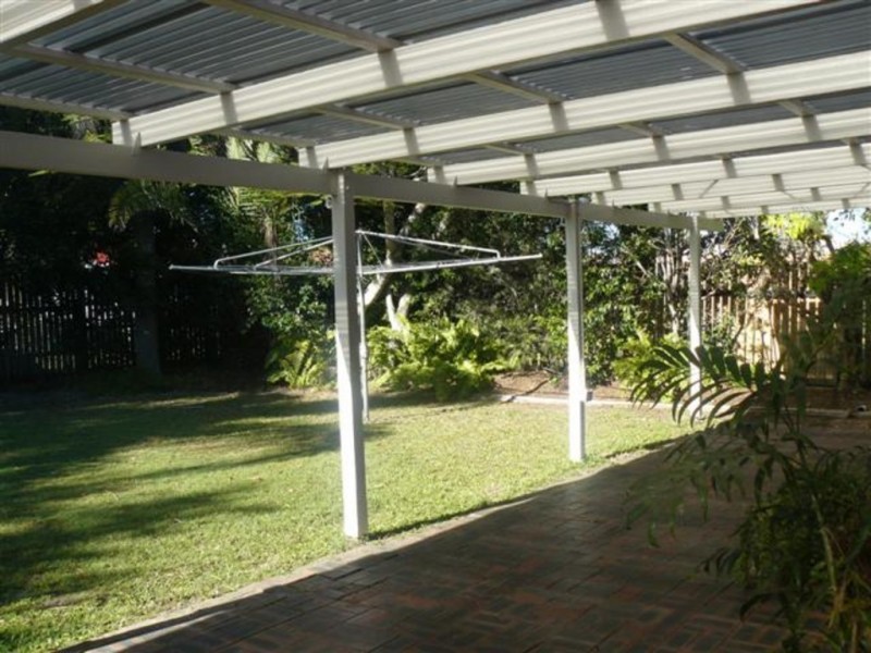 28 Paul Dr, Point Vernon QLD 4655