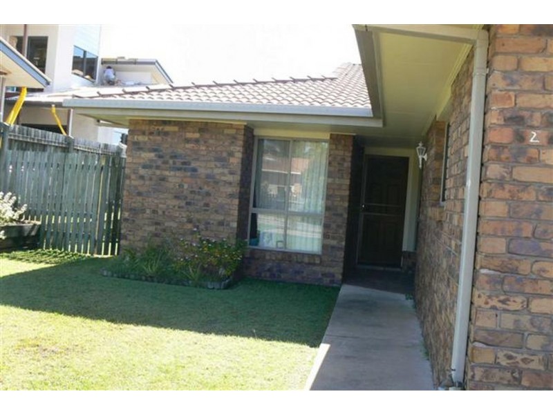 2/5 Ian Avenue, Kawungan QLD 4655