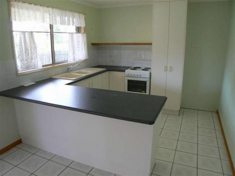 2/5 Ian Avenue, Kawungan QLD 4655