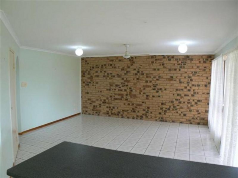 2/5 Ian Avenue, Kawungan QLD 4655