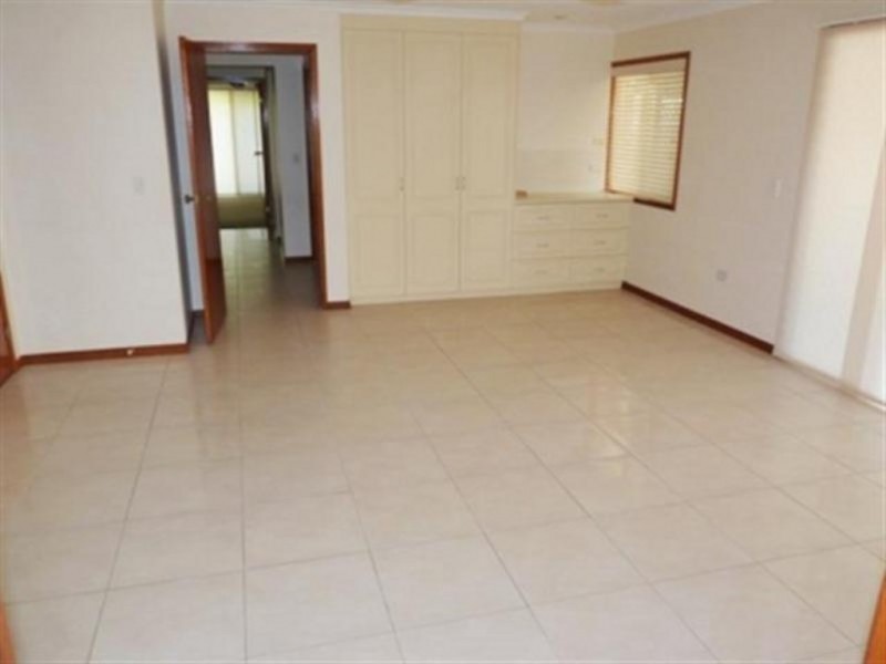 2 Hanover Drive, Urraween QLD 4655