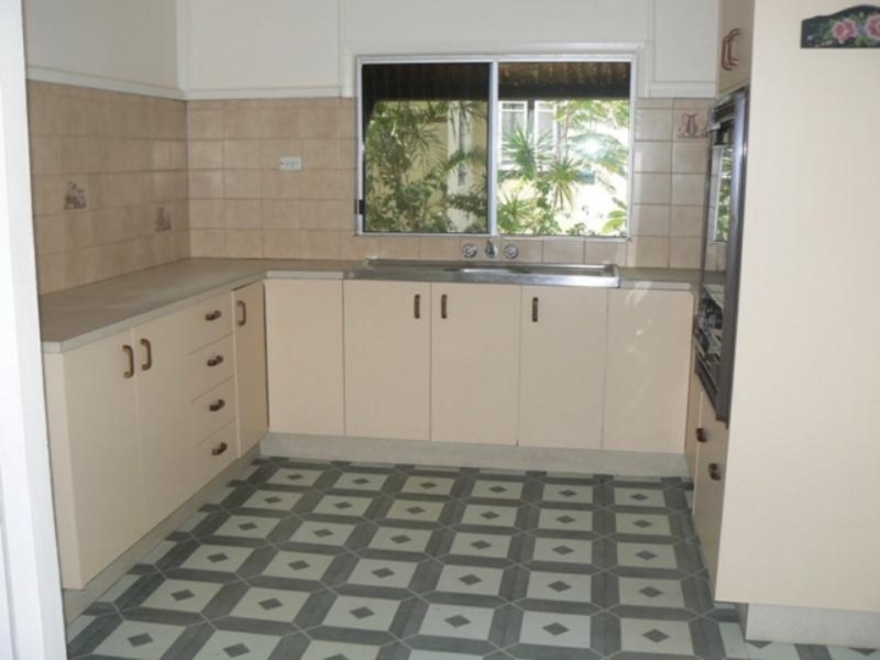 16 Mary Street, Scarness QLD 4655