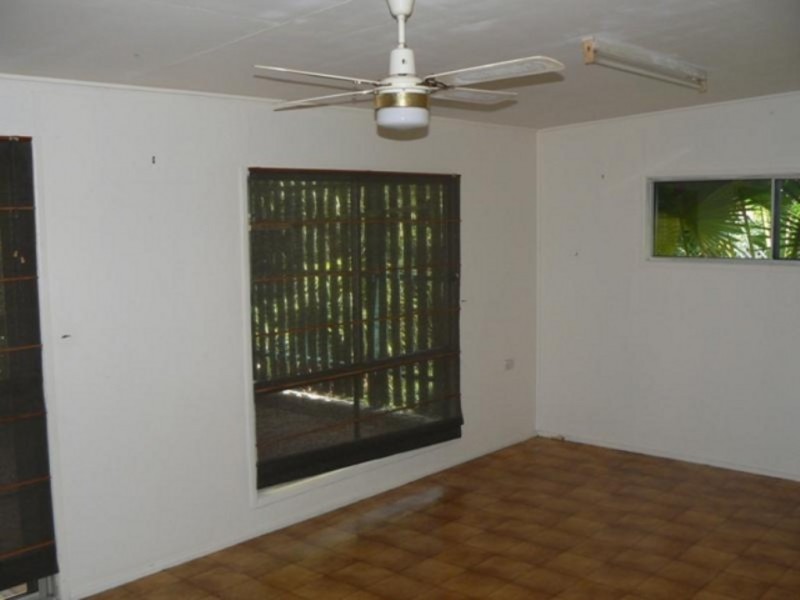 16 Mary Street, Scarness QLD 4655