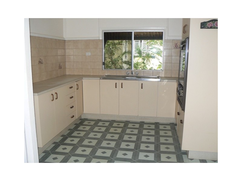 16 Mary Street, Scarness QLD 4655