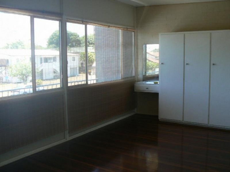 Unit 4/5 McKean Road, Scarness QLD 4655