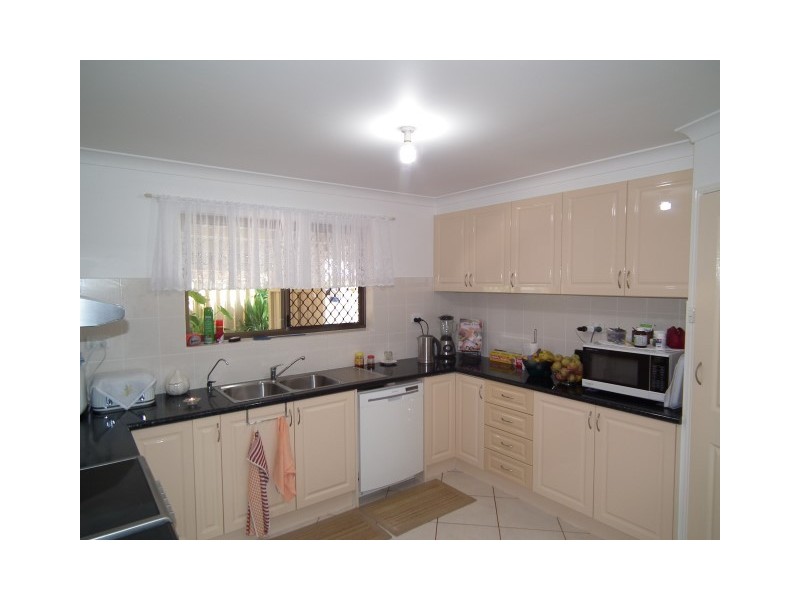 32 Hansen Street, Urangan QLD 4655