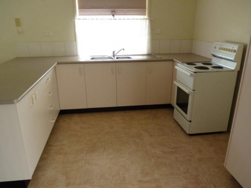 2/40 IAN AVENUE, Kawungan QLD 4655